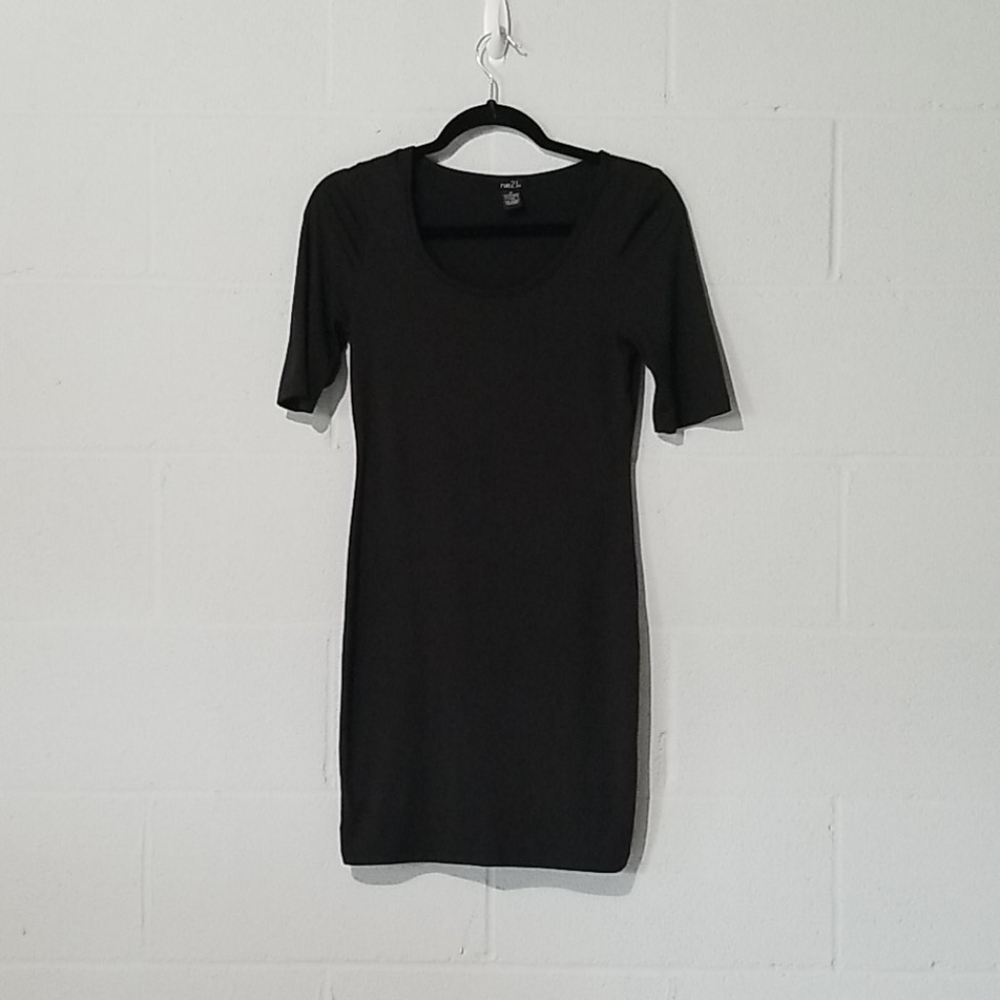 rue 21 solid black bodycon mini dress sz M